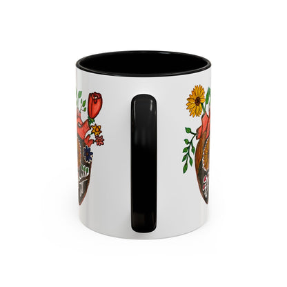 Taza de café floral con corazón