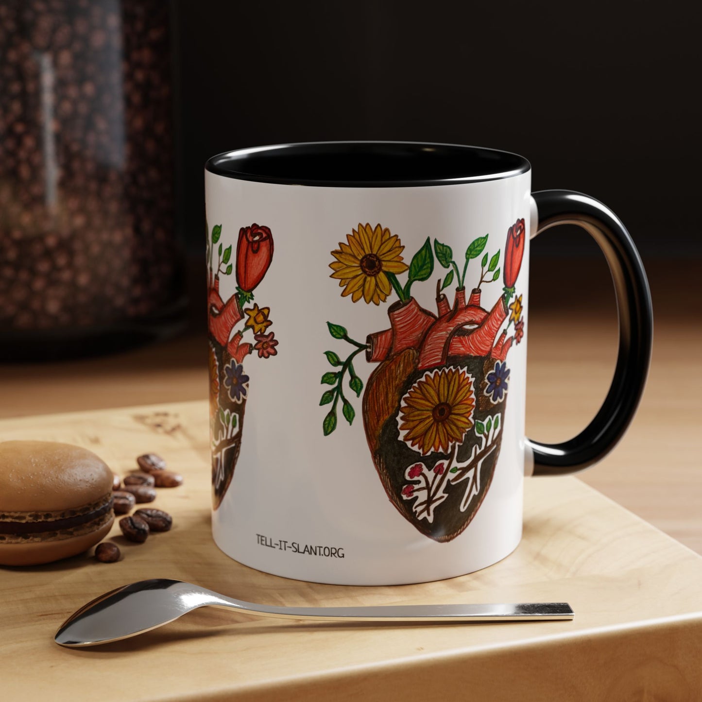 Taza de café floral con corazón